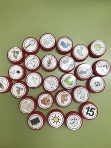 tapones con abecedario en pictos